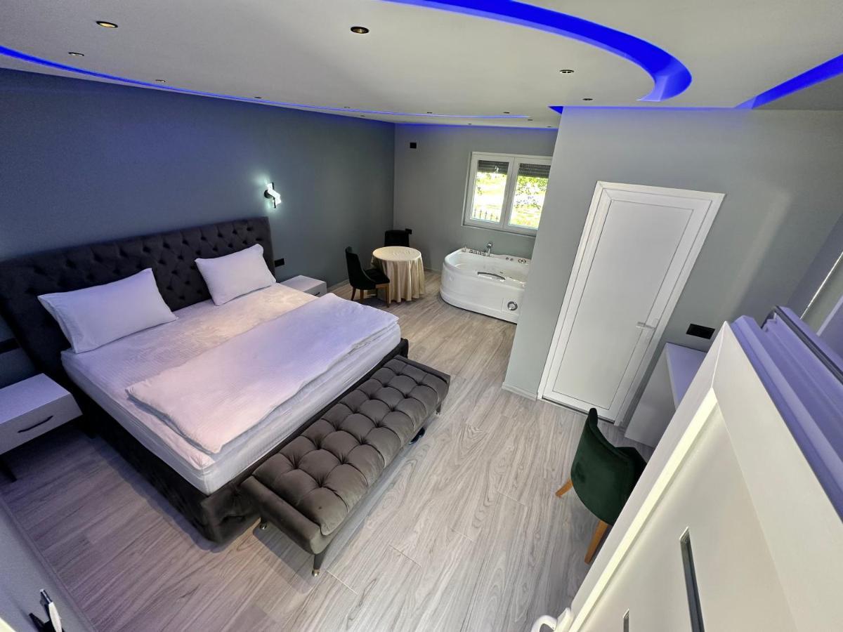 Breezy Hotel Valbonne Exterior foto
