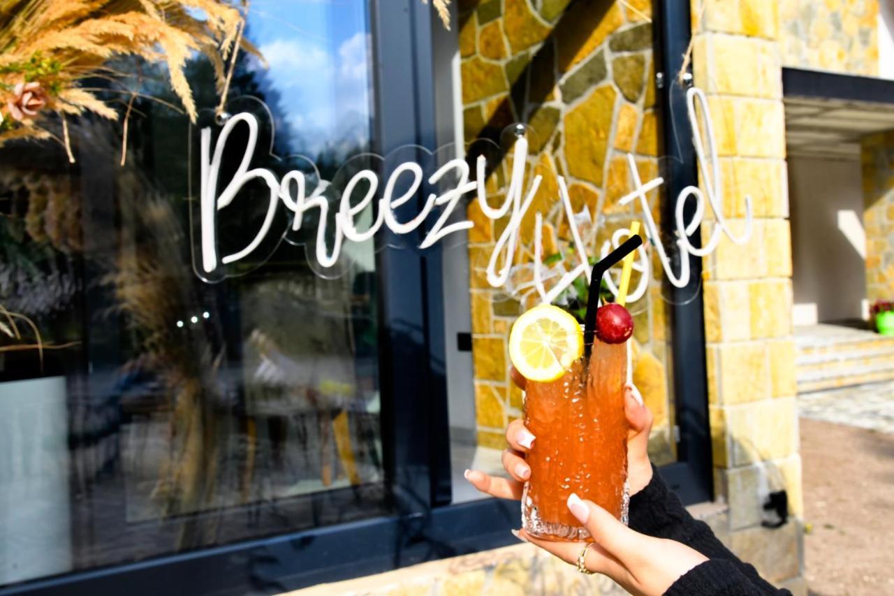 Breezy Hotel Valbonne Exterior foto