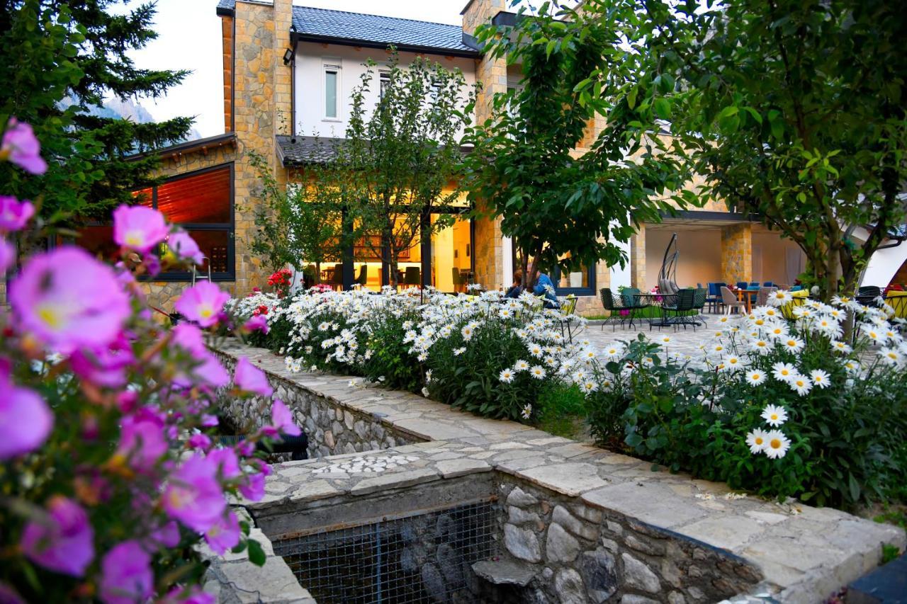 Breezy Hotel Valbonne Exterior foto