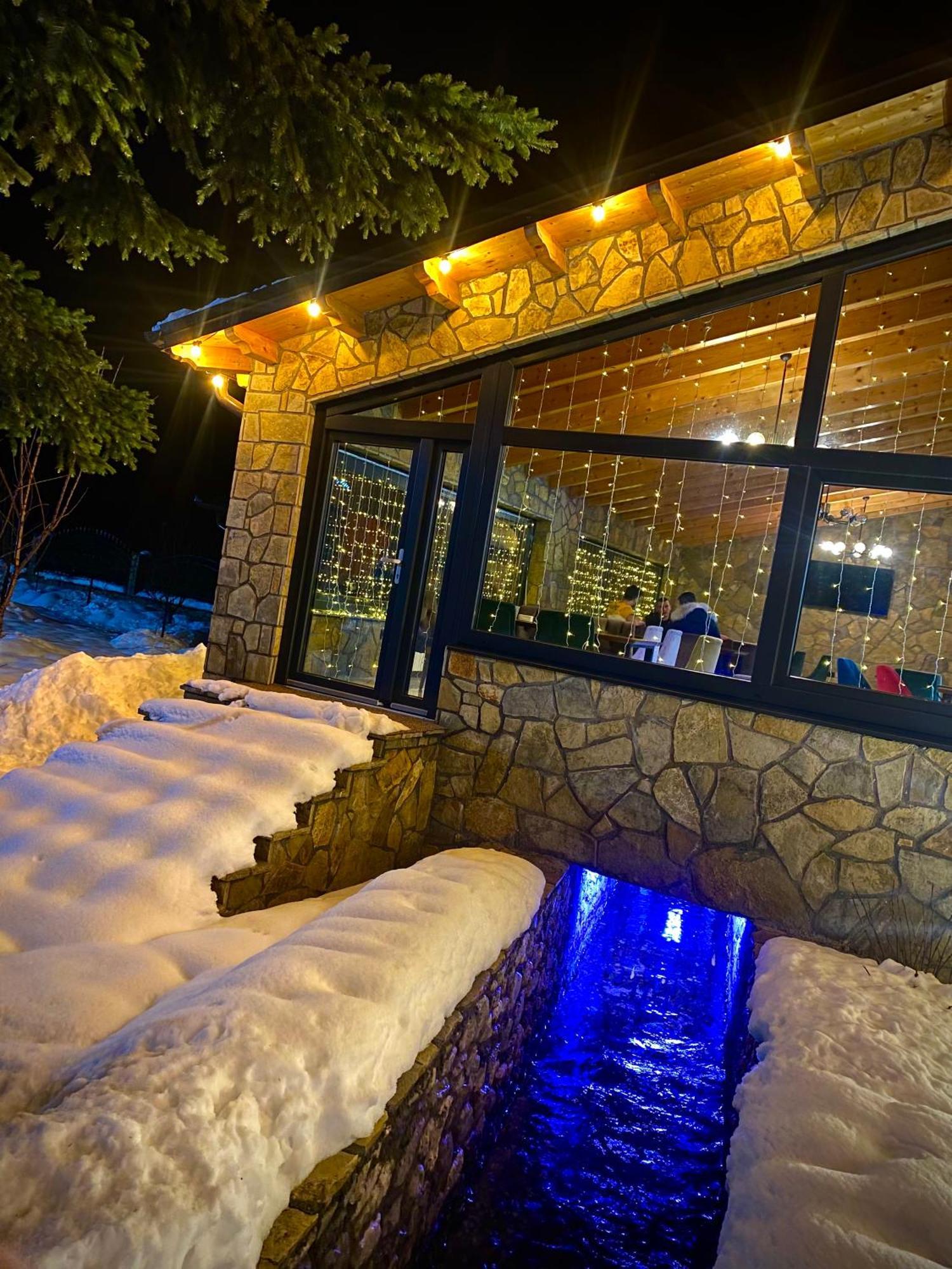 Breezy Hotel Valbonne Exterior foto