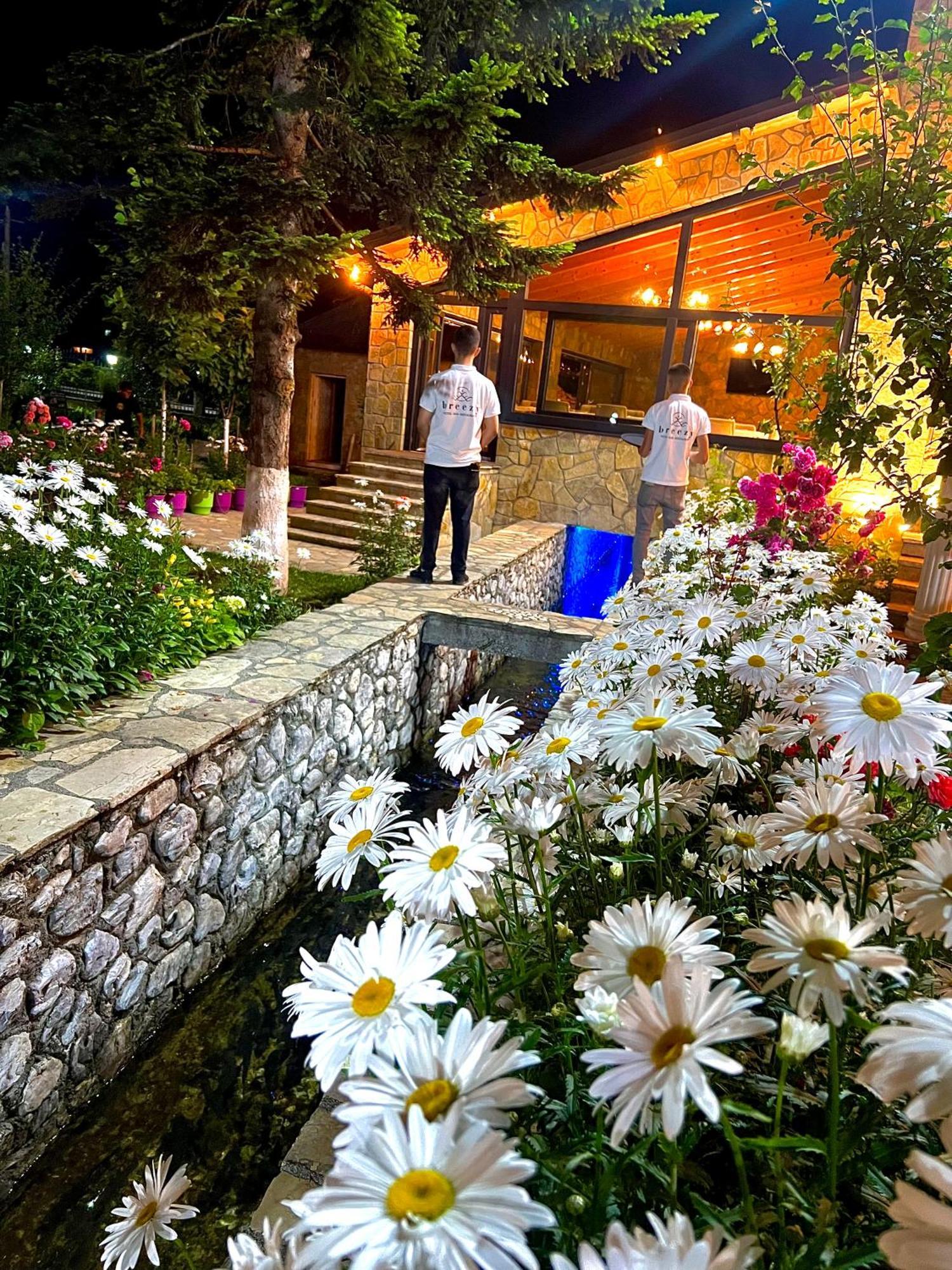 Breezy Hotel Valbonne Exterior foto