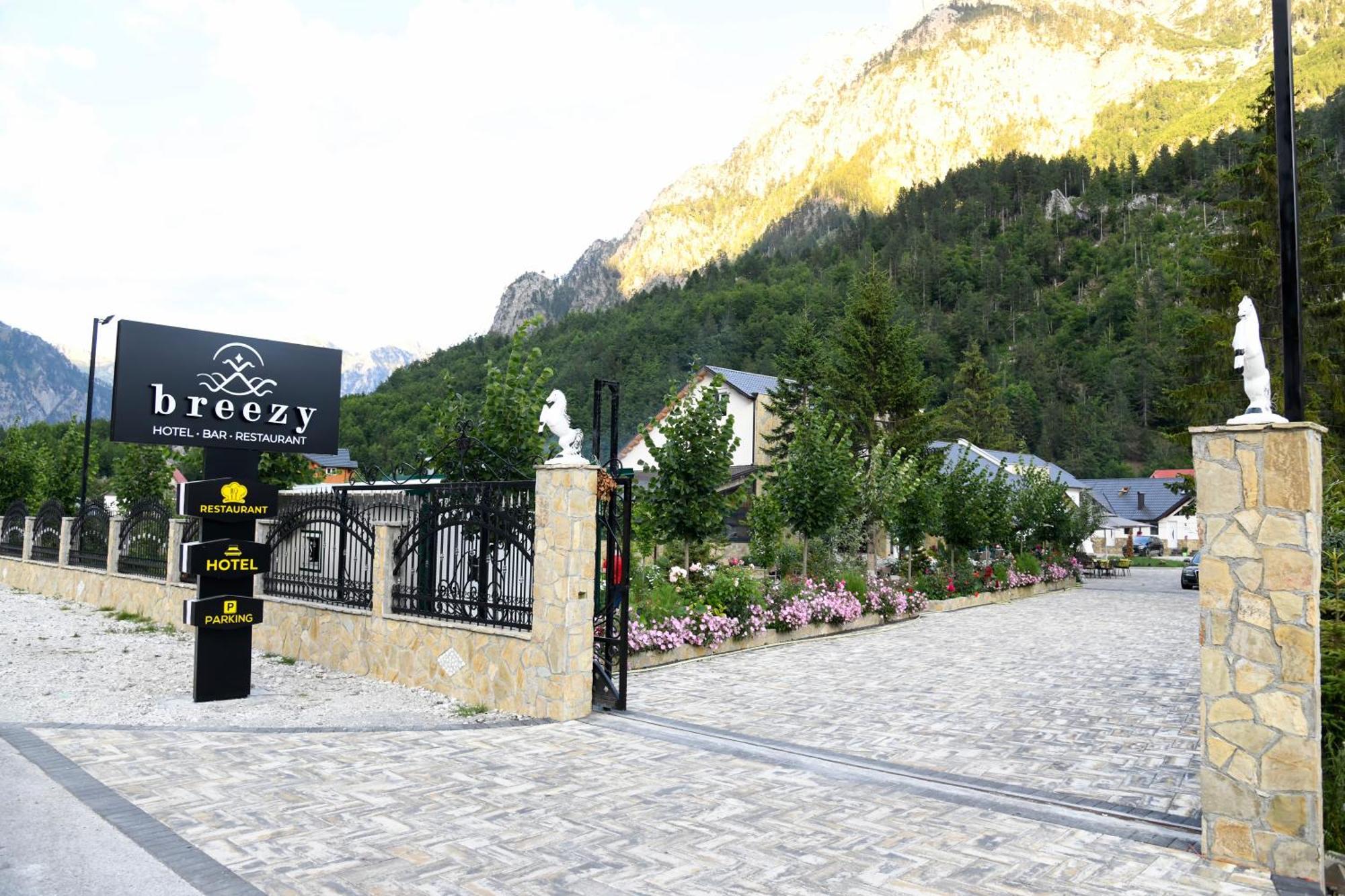Breezy Hotel Valbonne Exterior foto