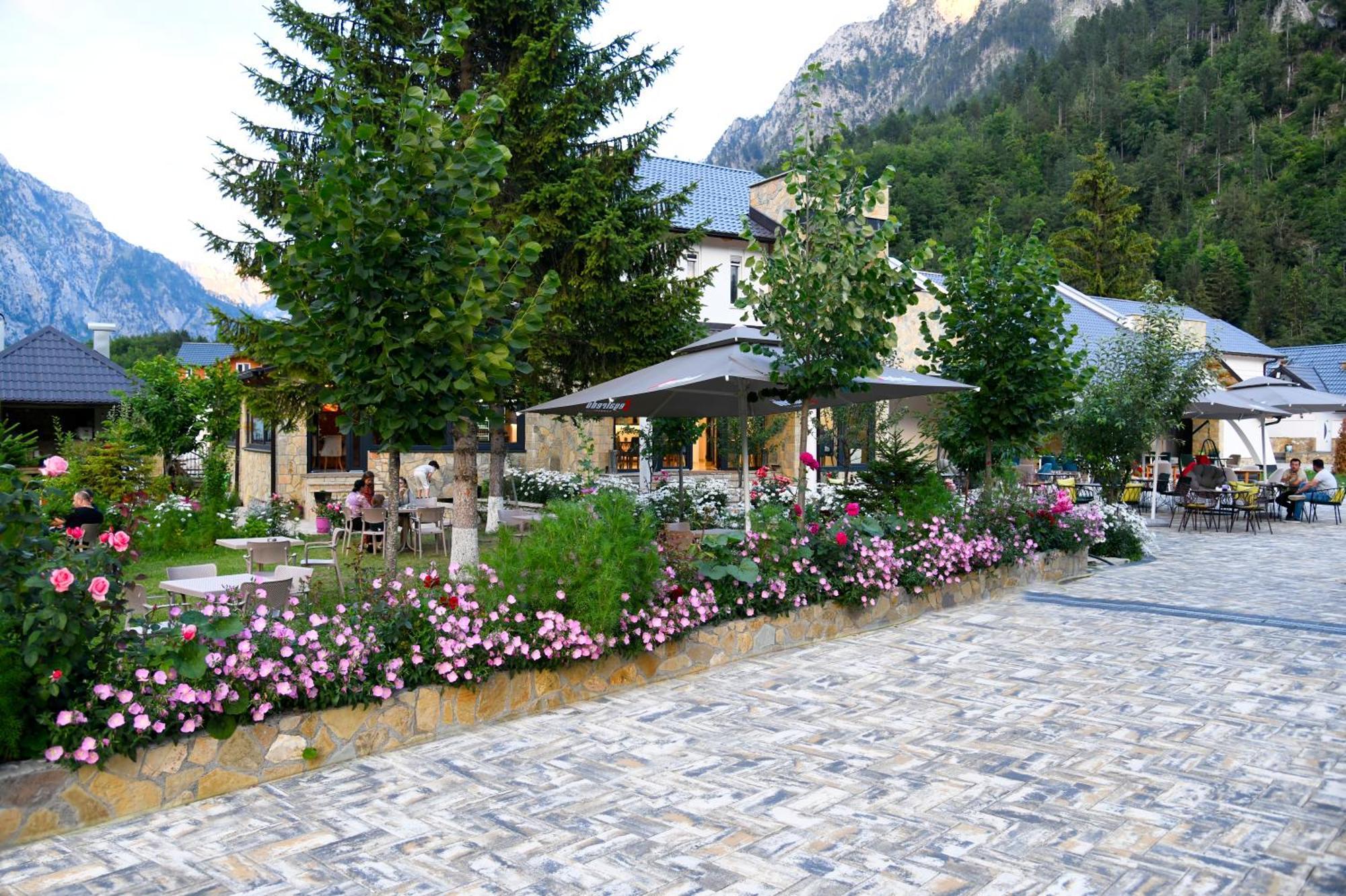 Breezy Hotel Valbonne Exterior foto